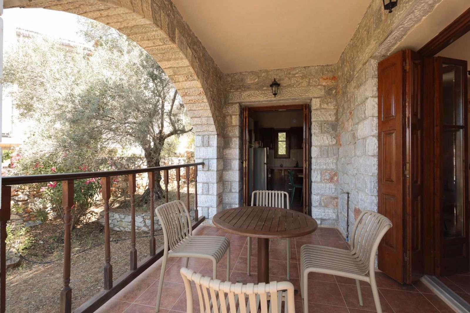 CASA DI MANI KOTRONI Vacation 2 bedroom Maisonette with shared pool