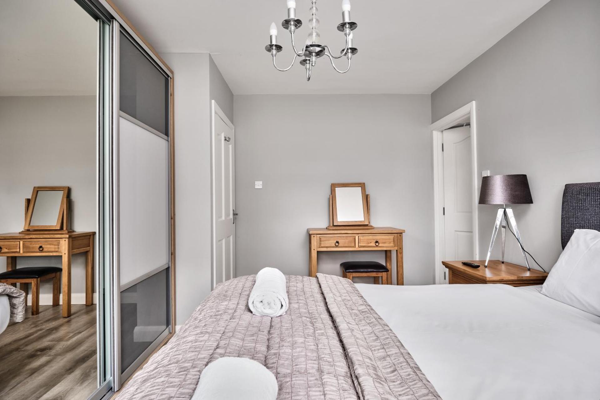 Loughside Lodge - Fermanagh 5 bed waterside bungalow