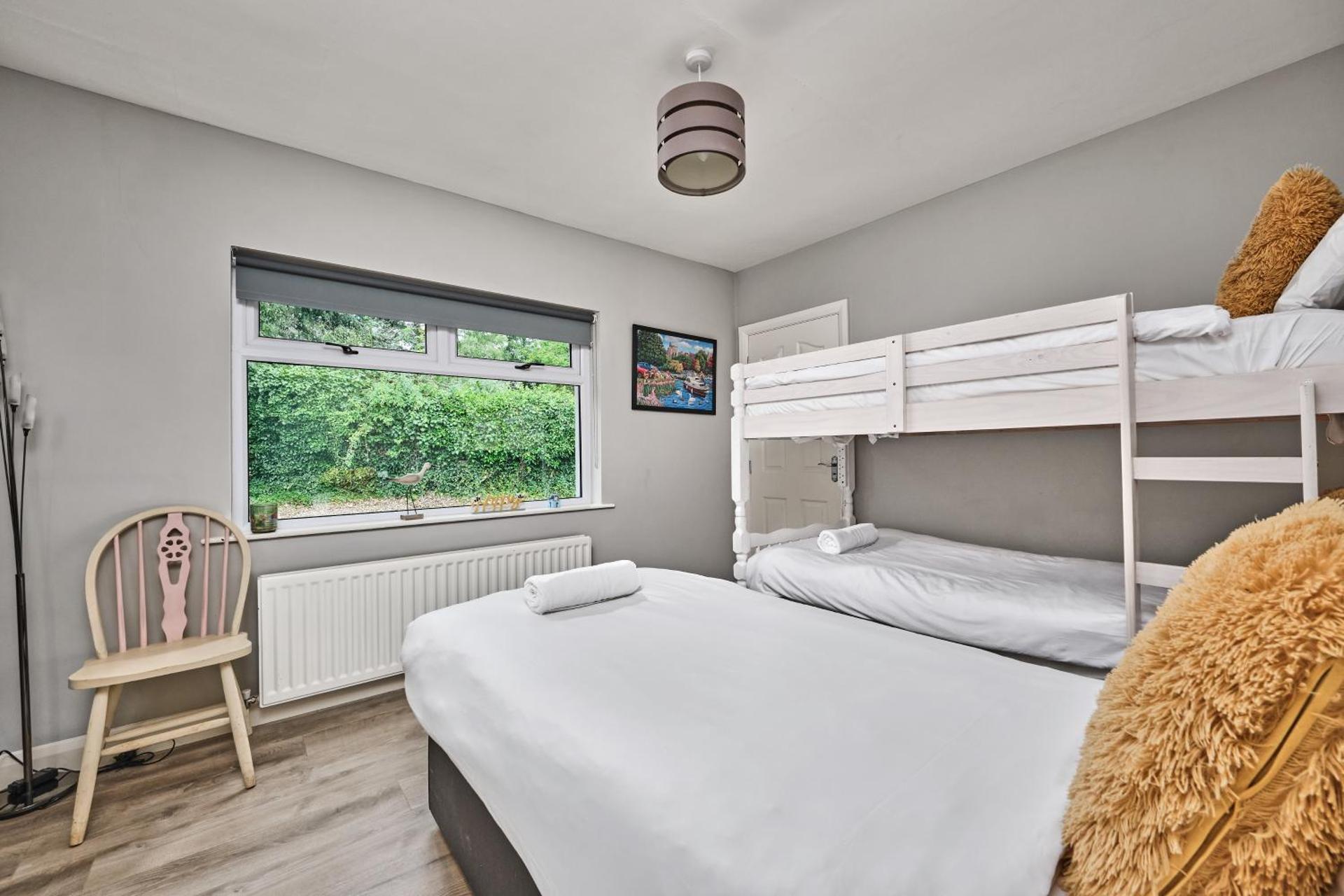 Loughside Lodge - Fermanagh 5 bed waterside bungalow