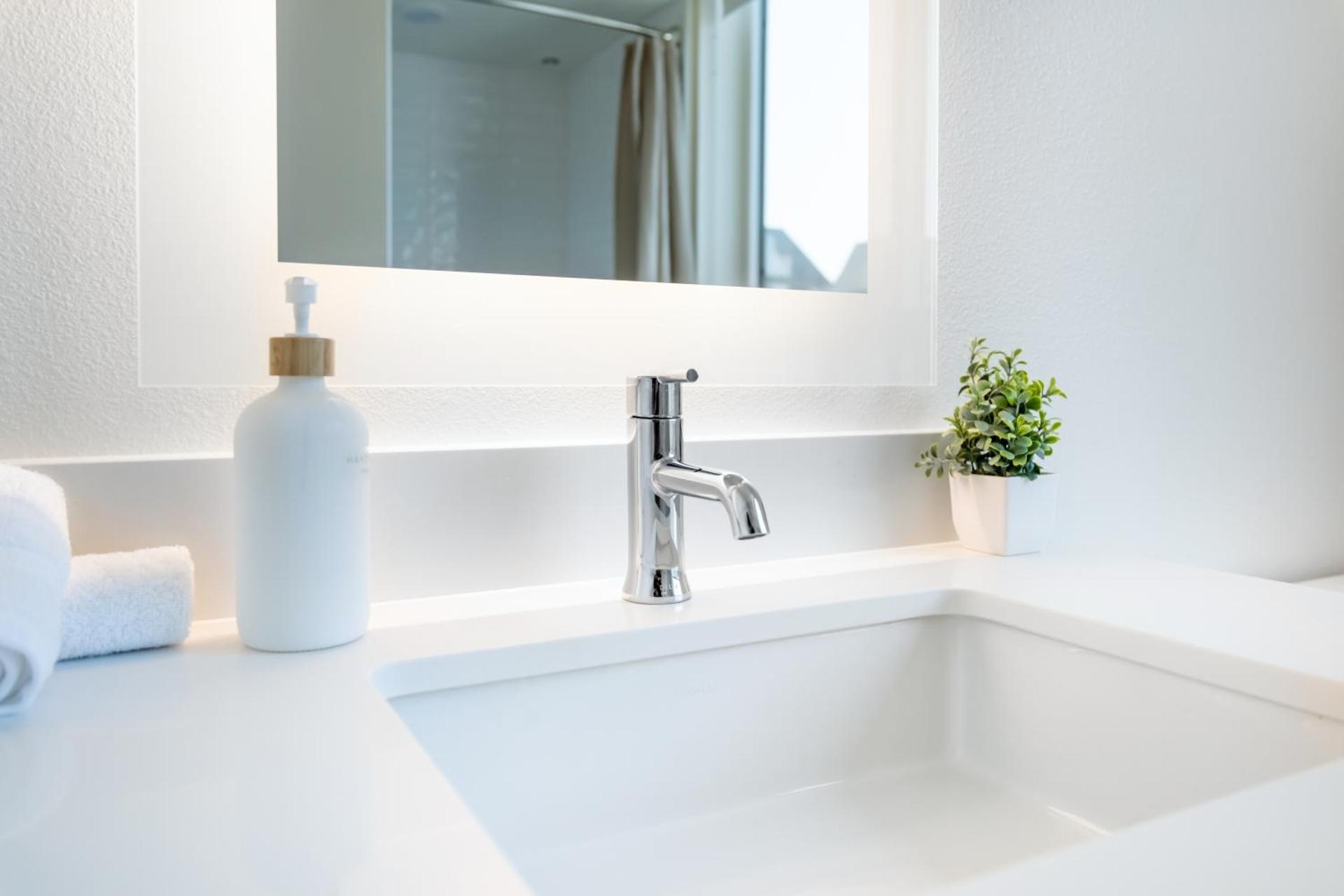 Luxury 2 Bedroom 2 Bathroom Residence With Fitness and Outdoor Pool