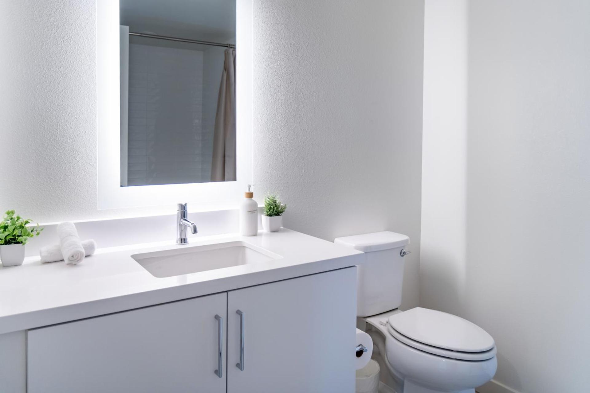 Luxury 2 Bedroom 2 Bathroom Residence With Fitness and Outdoor Pool