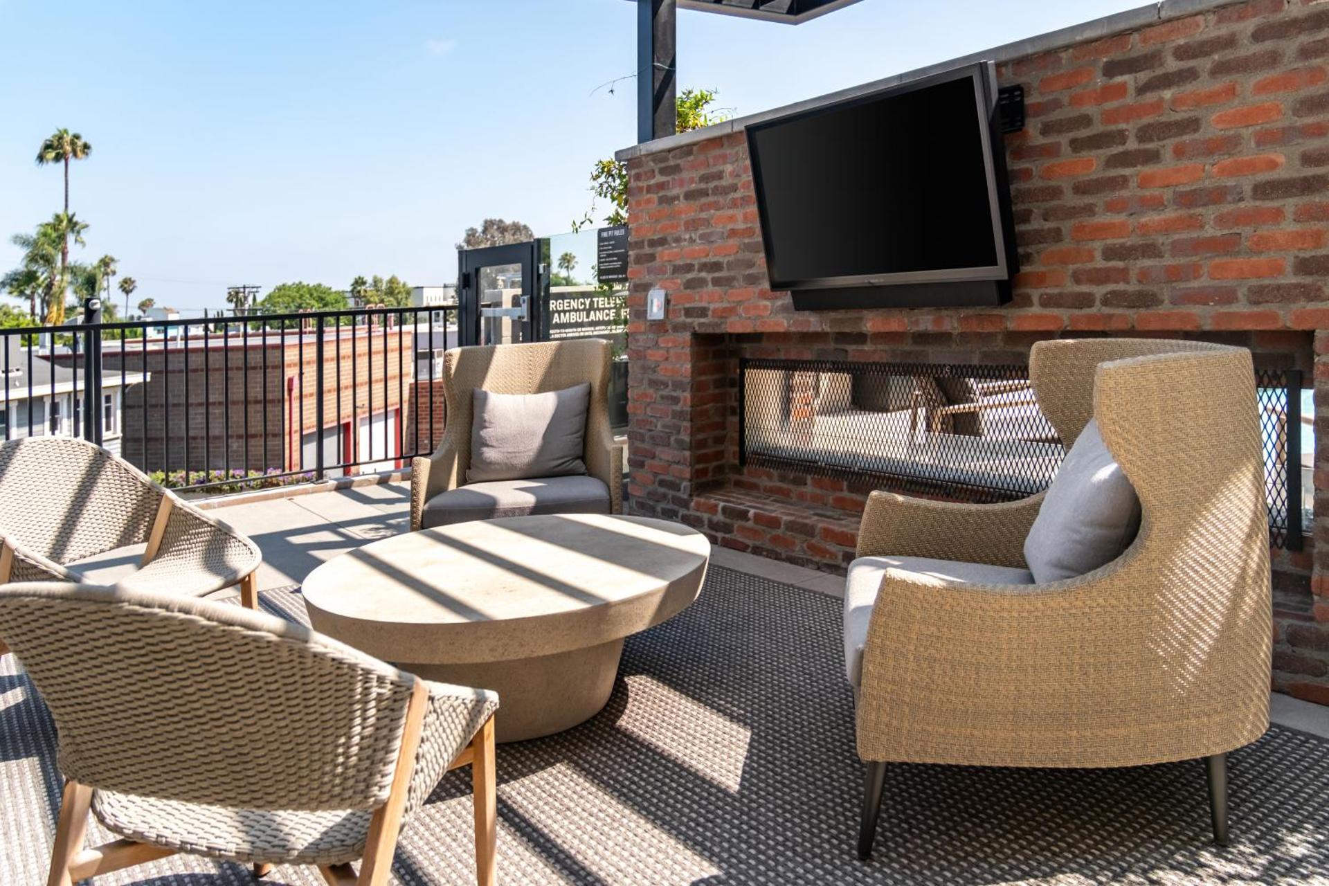 Luxury 2 Bedroom 2 Bathroom Residence With Fitness and Outdoor Pool