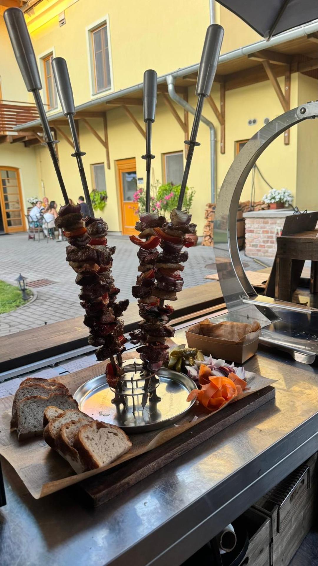 Restaurant/places to eat