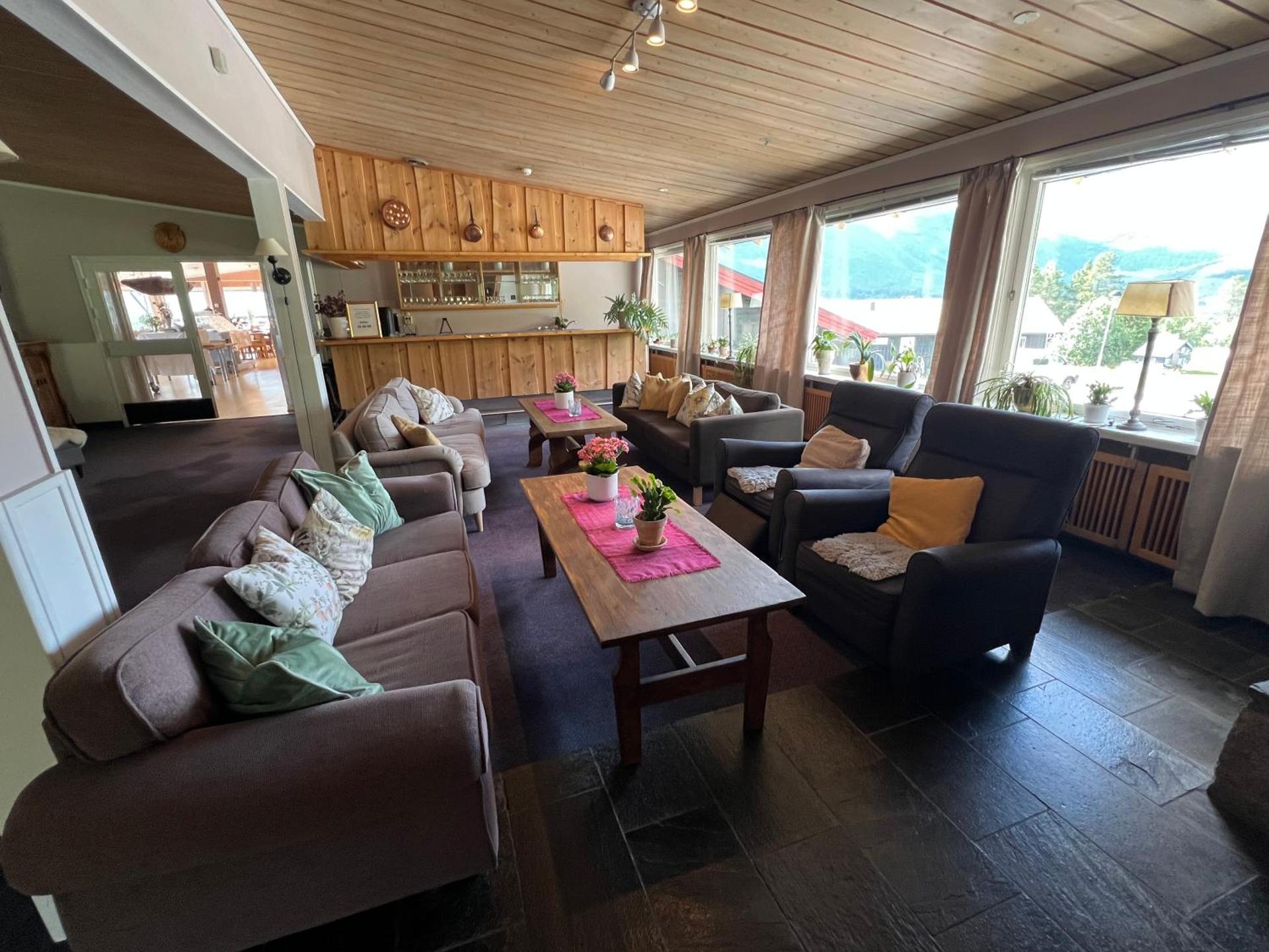 Communal lounge/ TV room