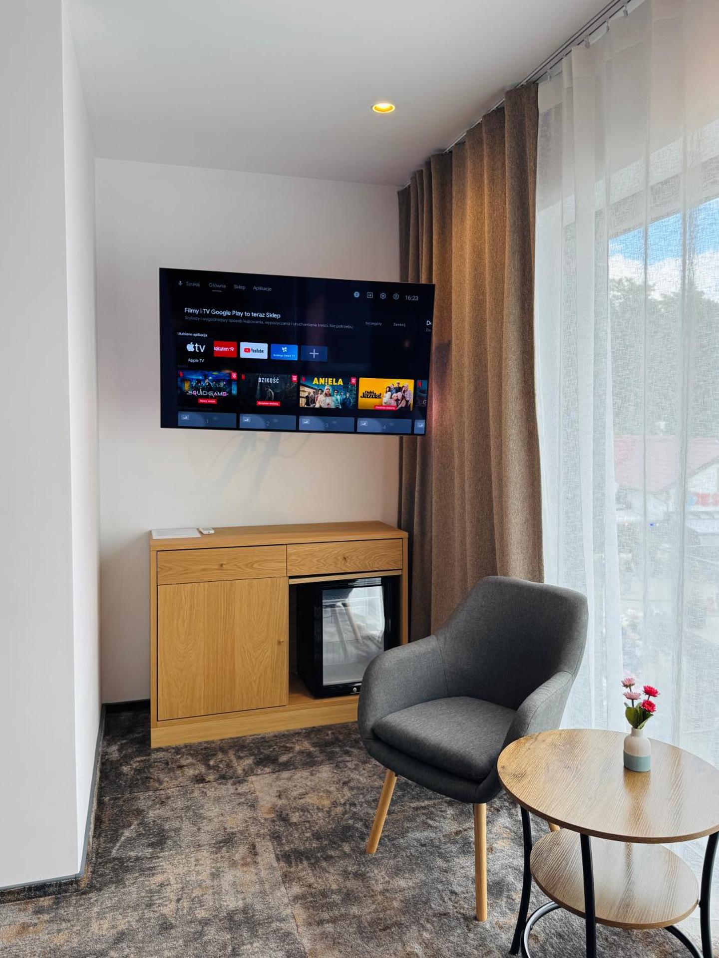 Communal lounge/ TV room