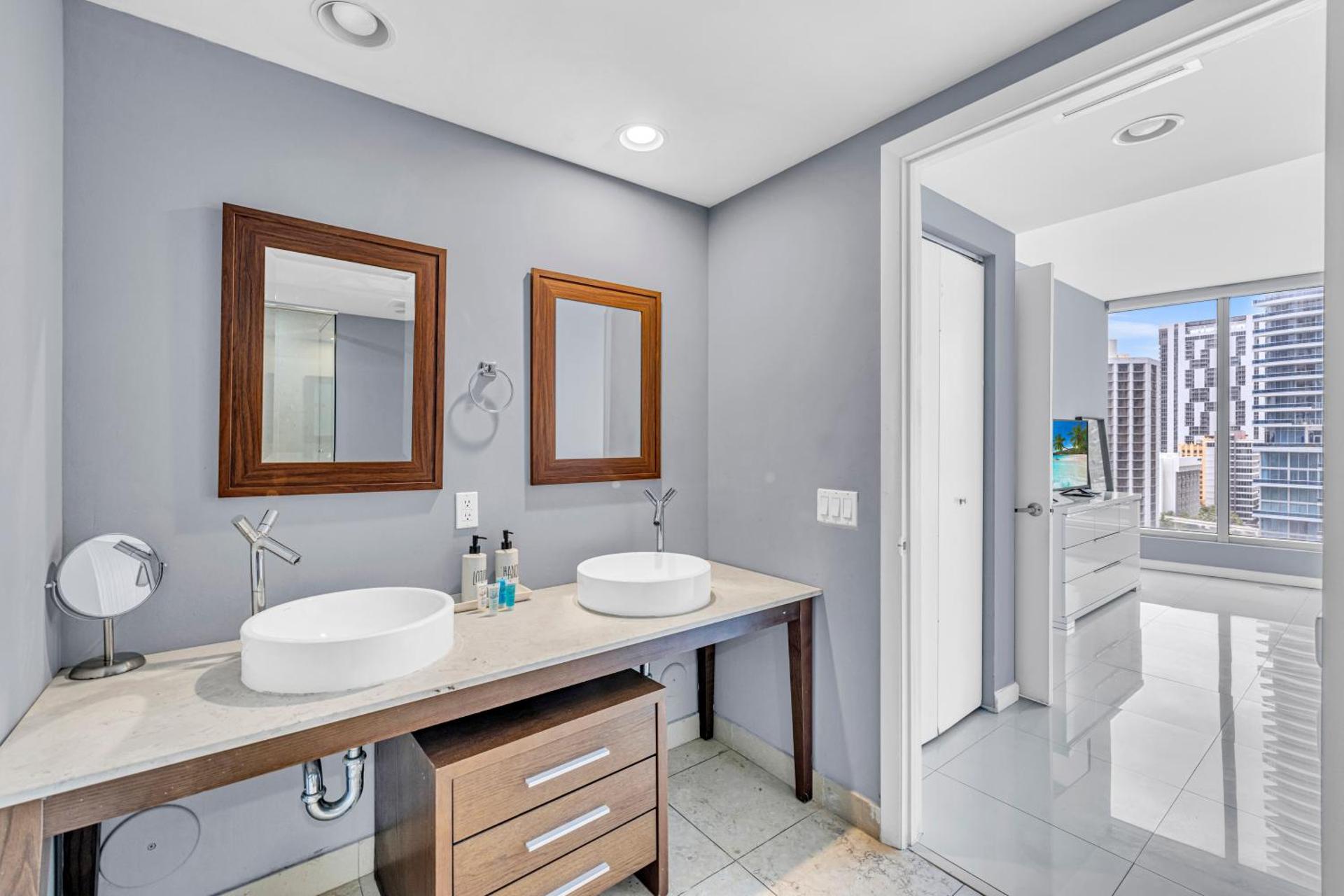 Appartamento con 2 Camere da Letto e Vista Fiume