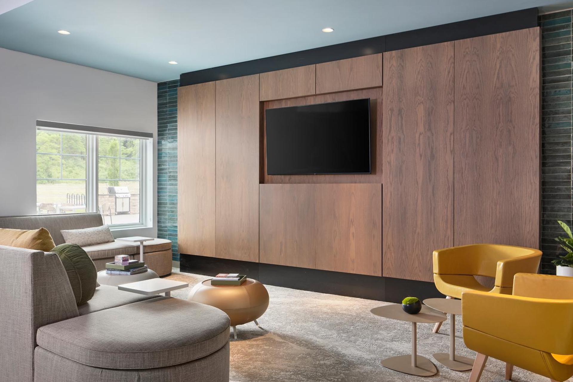 Communal lounge/ TV room