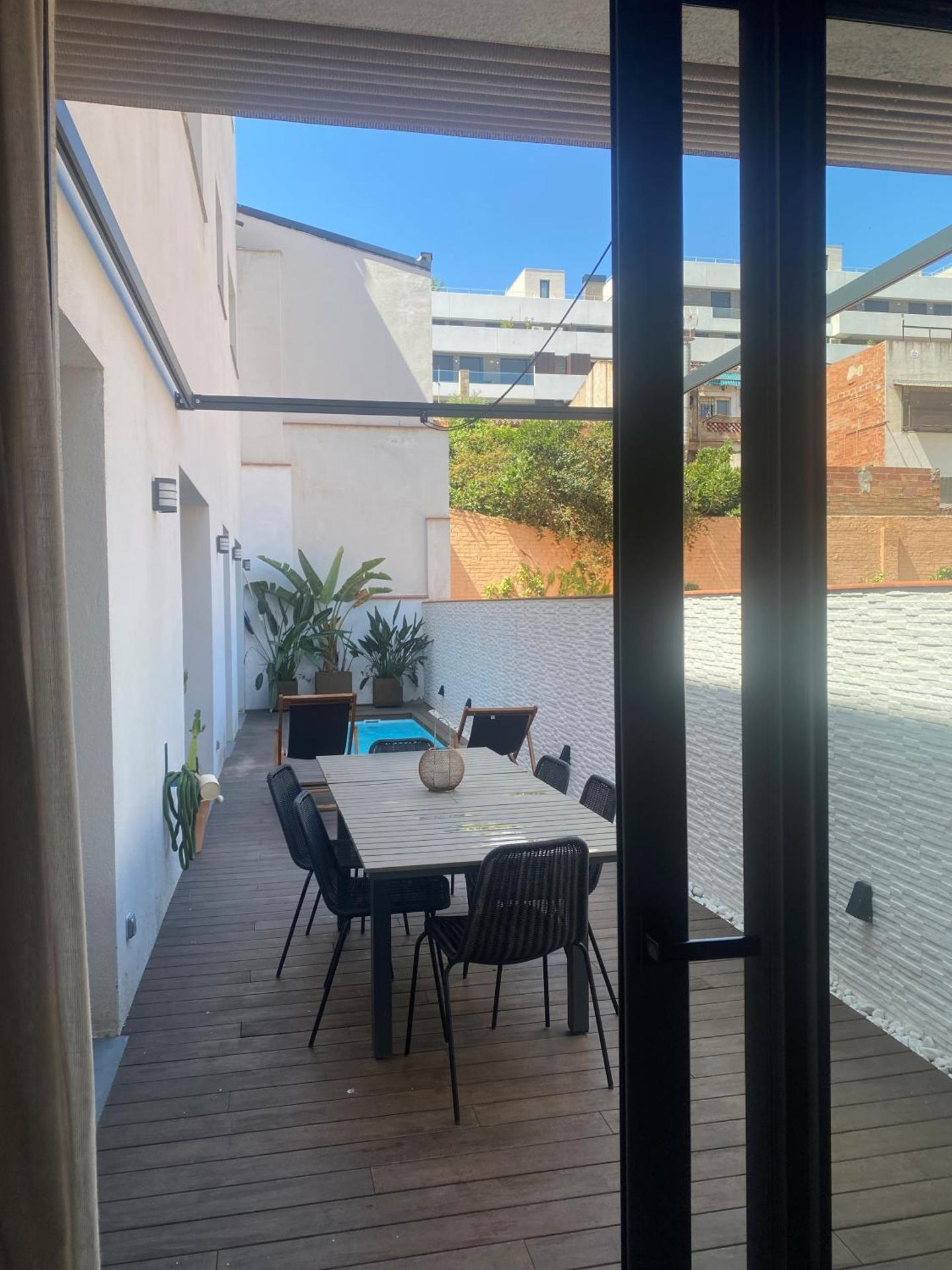 Casa grande y céntrica con piscina en zona peatonal