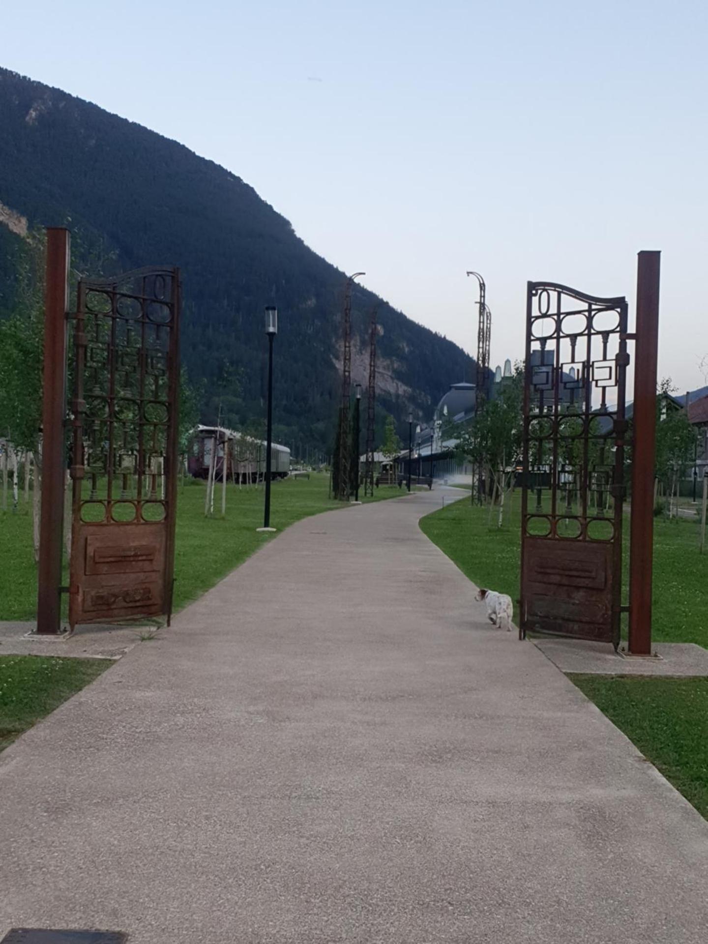 The family bienvenidos a Canfranc