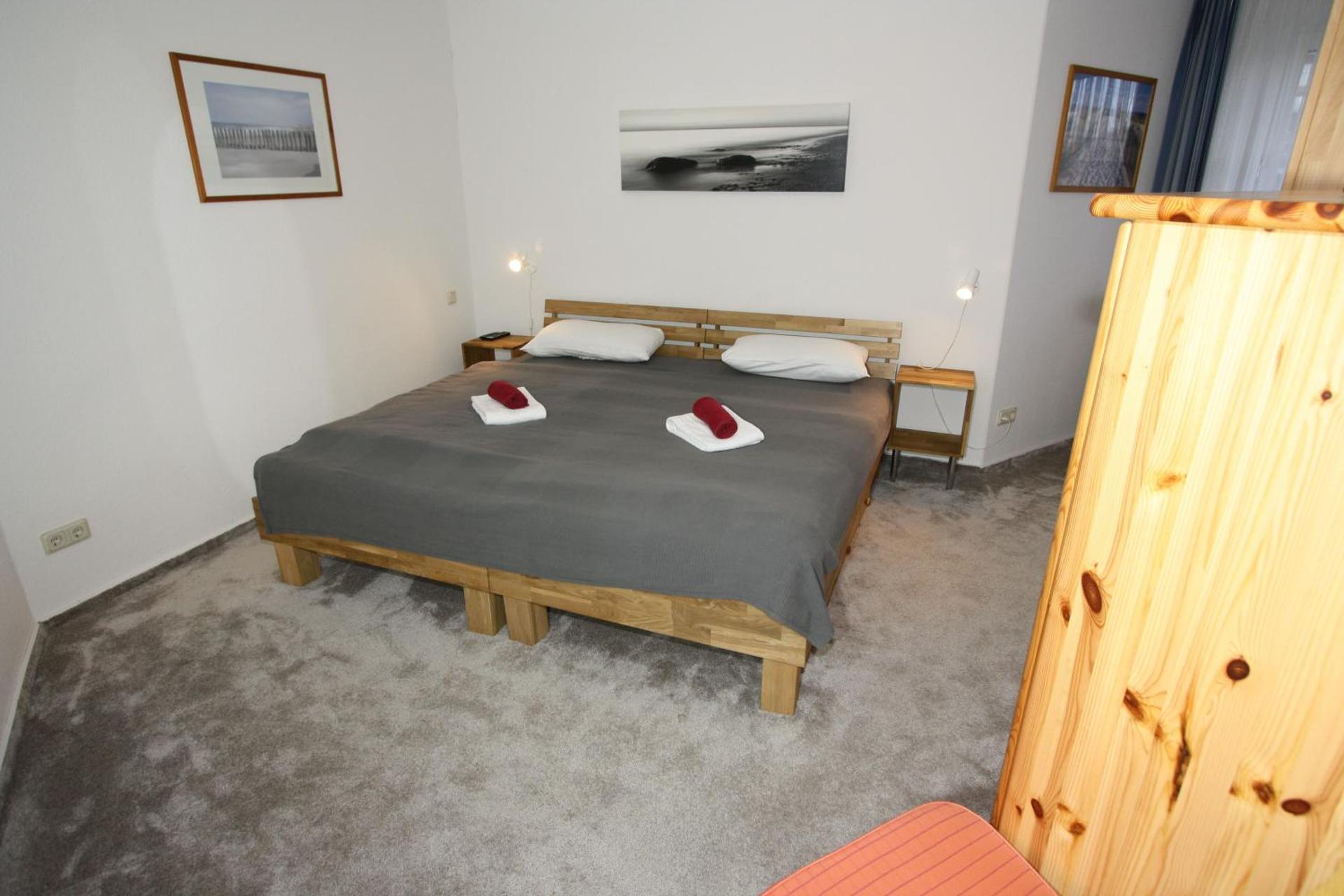 One-Bedroom Apartment with Balcony