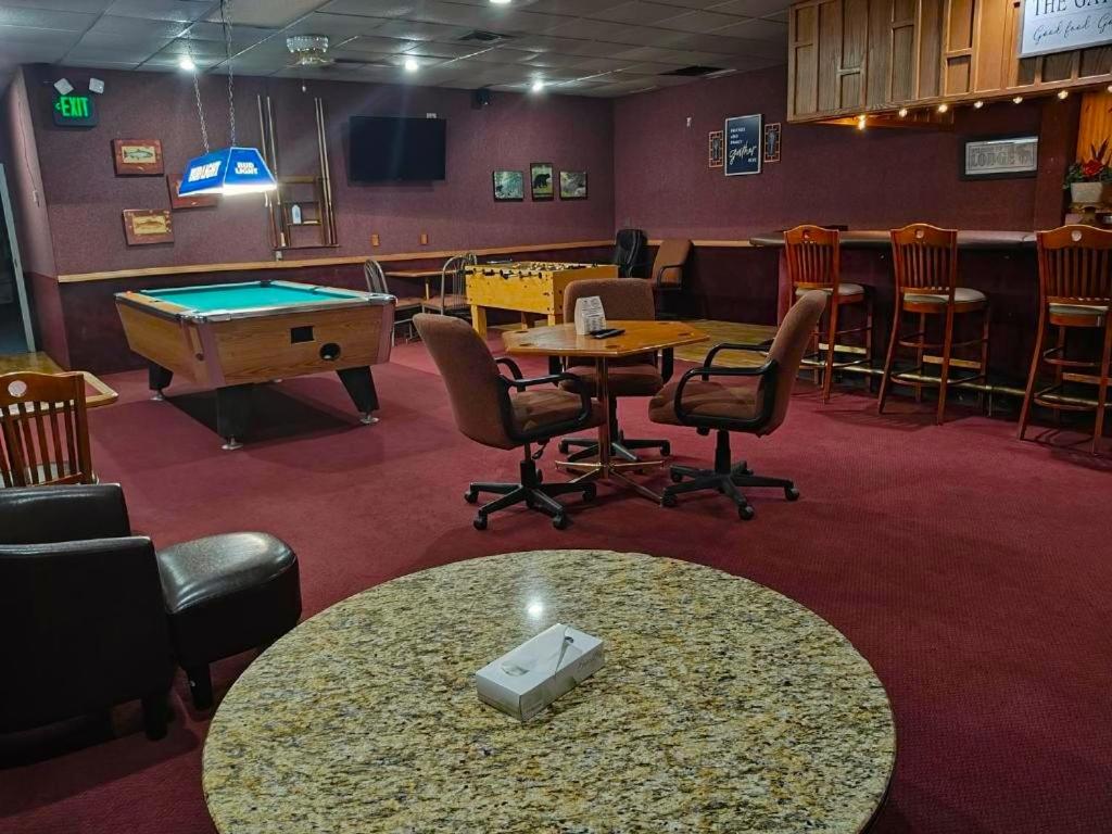 Communal lounge/ TV room