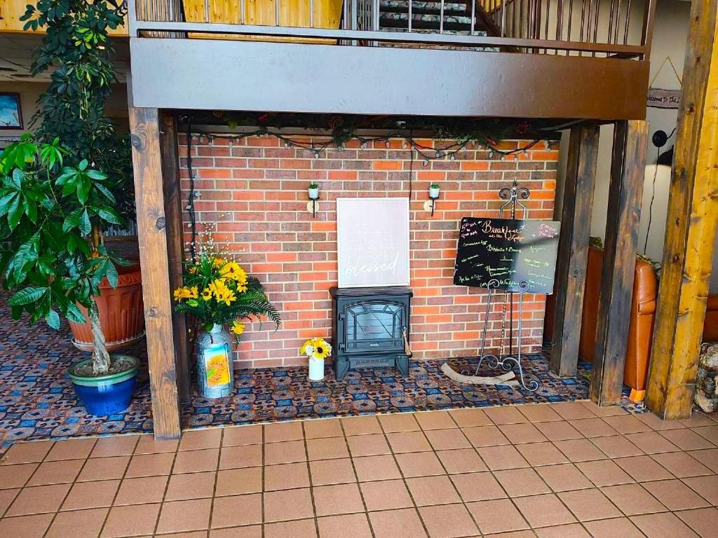 The Lodge at Russell - Russell Inn