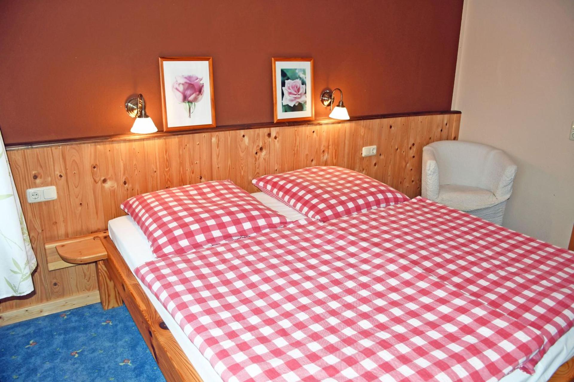 One-Bedroom Apartment with Shower