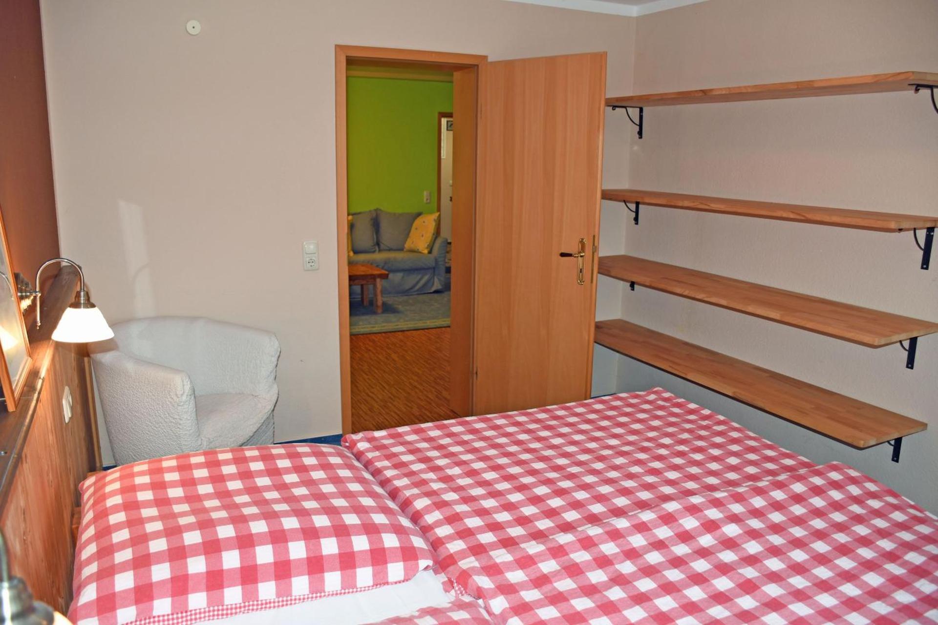 One-Bedroom Apartment with Shower