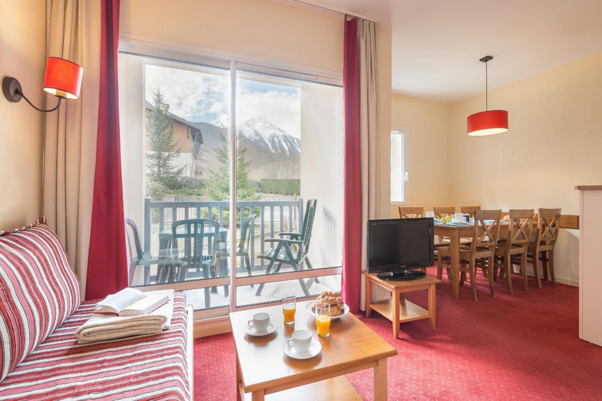 Communal lounge/ TV room