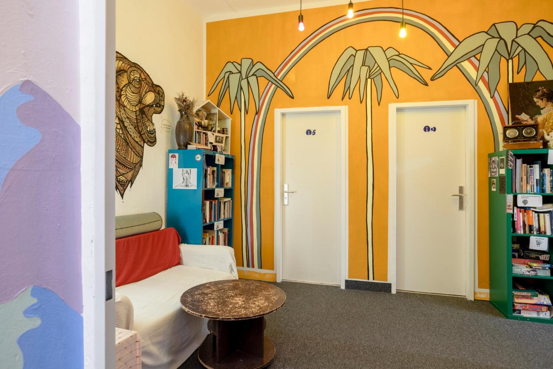 Communal lounge/ TV room