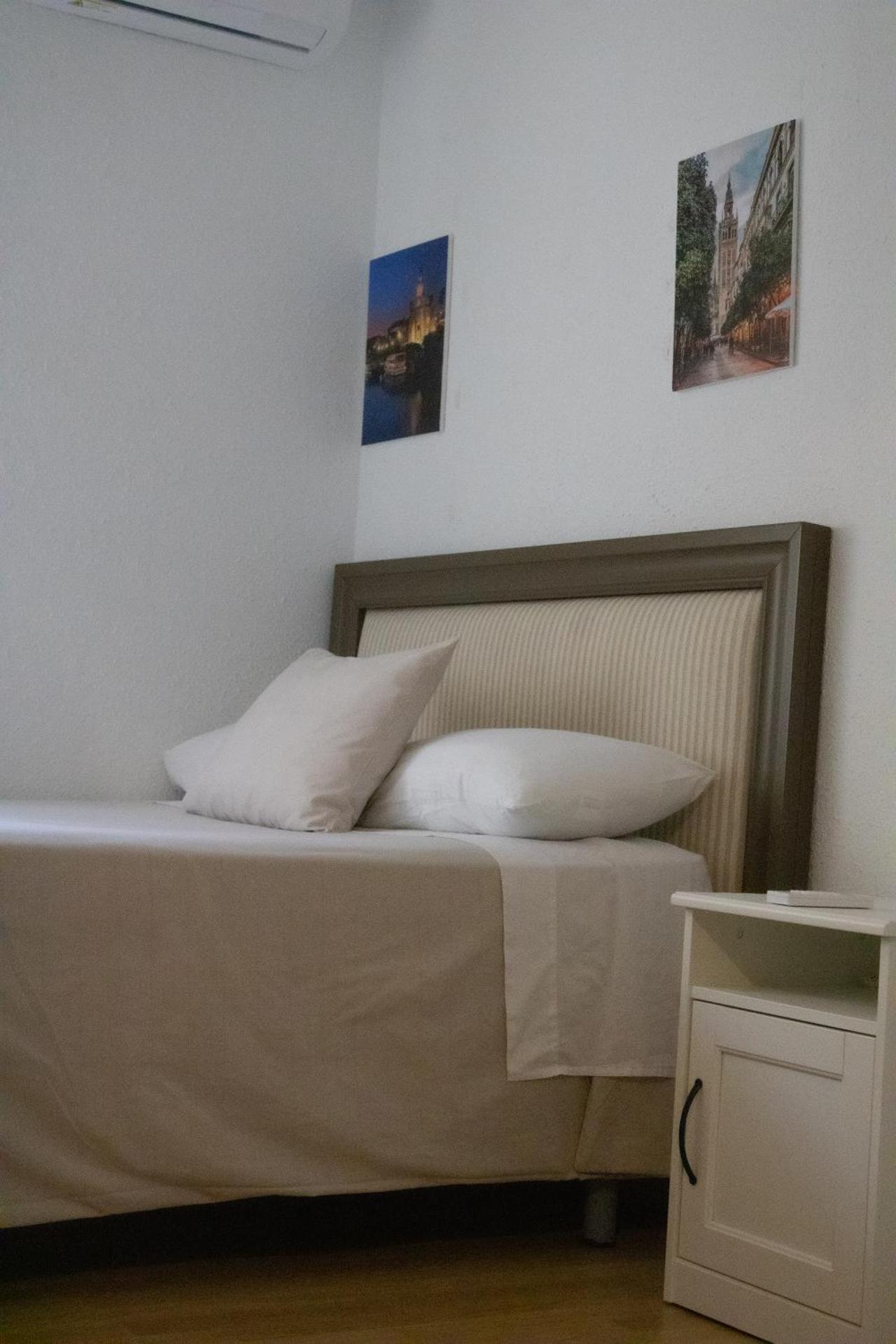 habitacion acogedora con limpieza incluida- buena conexion