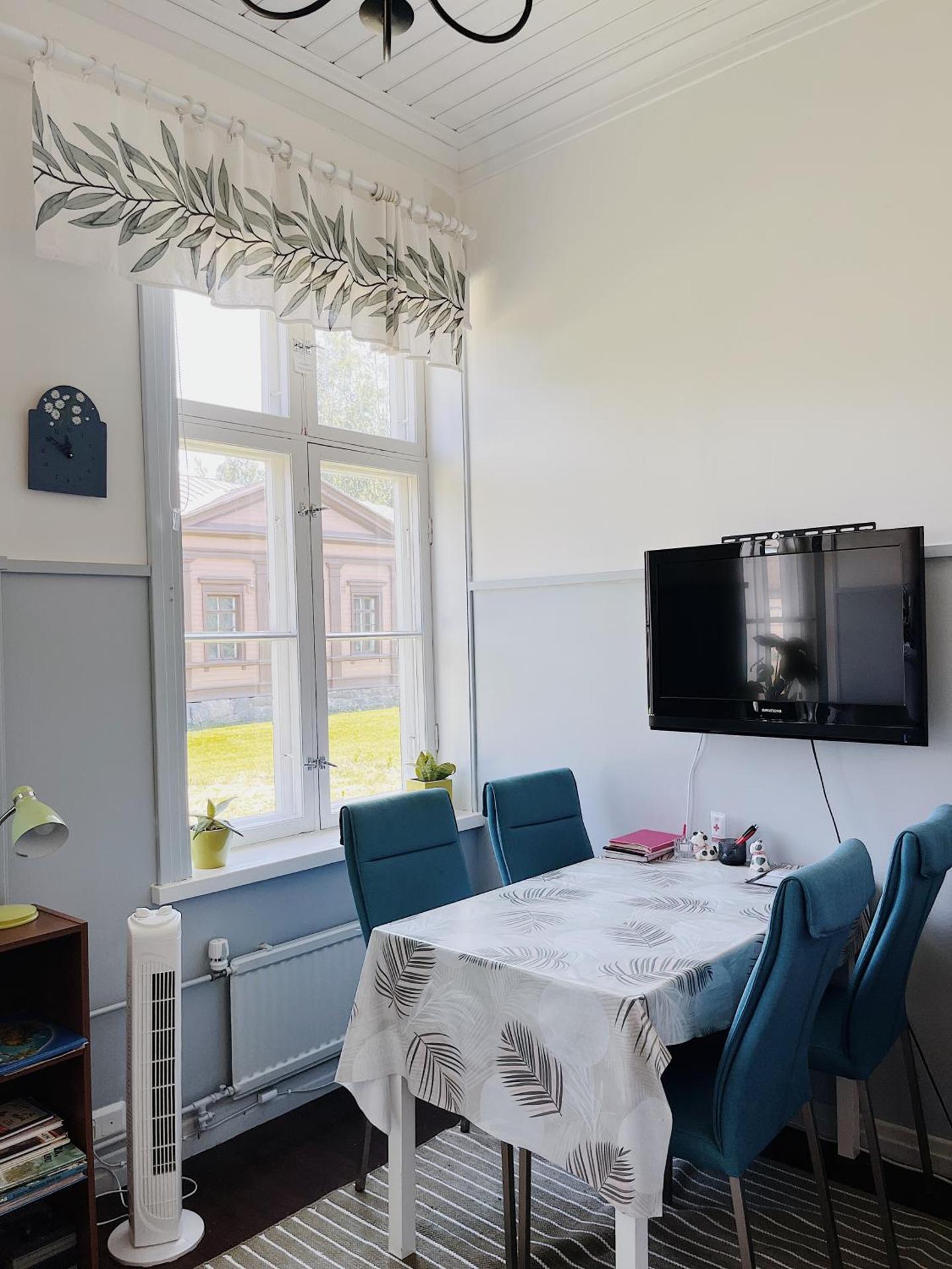 Communal lounge/ TV room