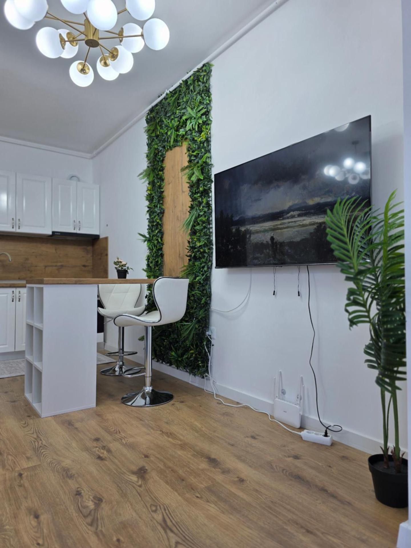 Ivory Green Studio - Free Parking