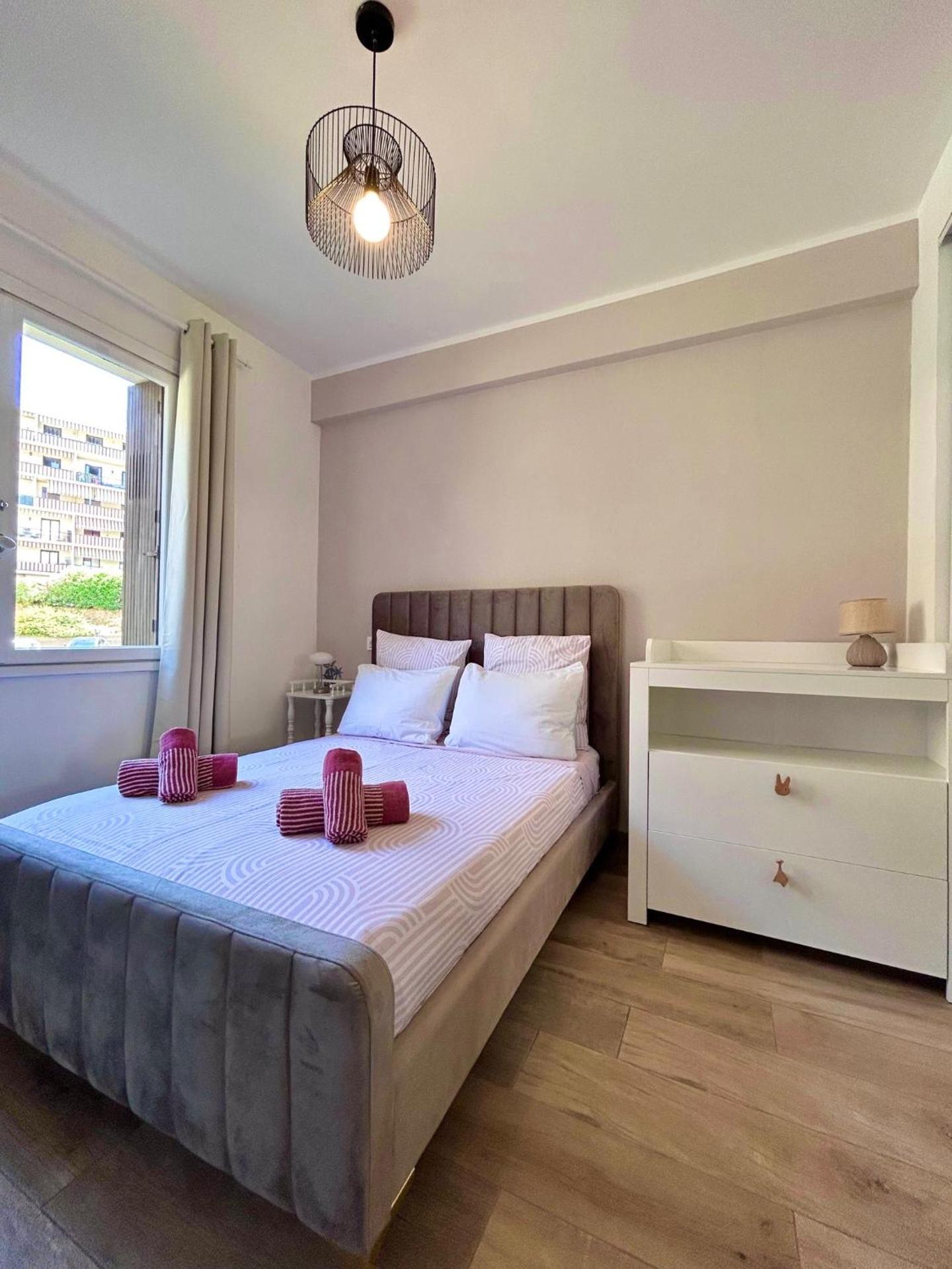 Near Port & City - Private Parking & Breakfast - Full apartment