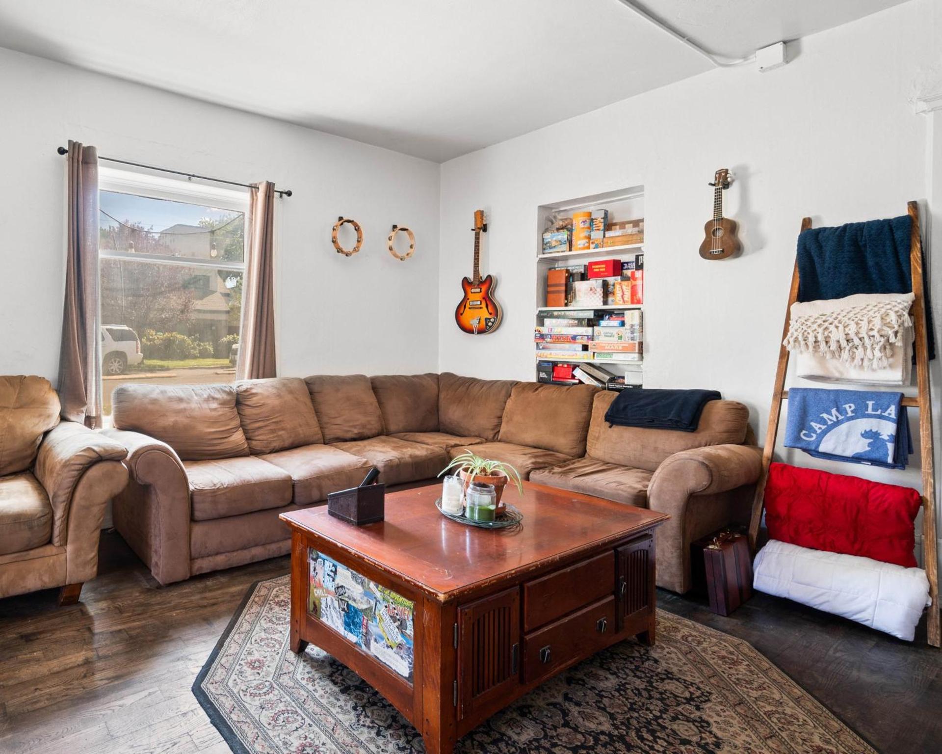 Communal lounge/ TV room