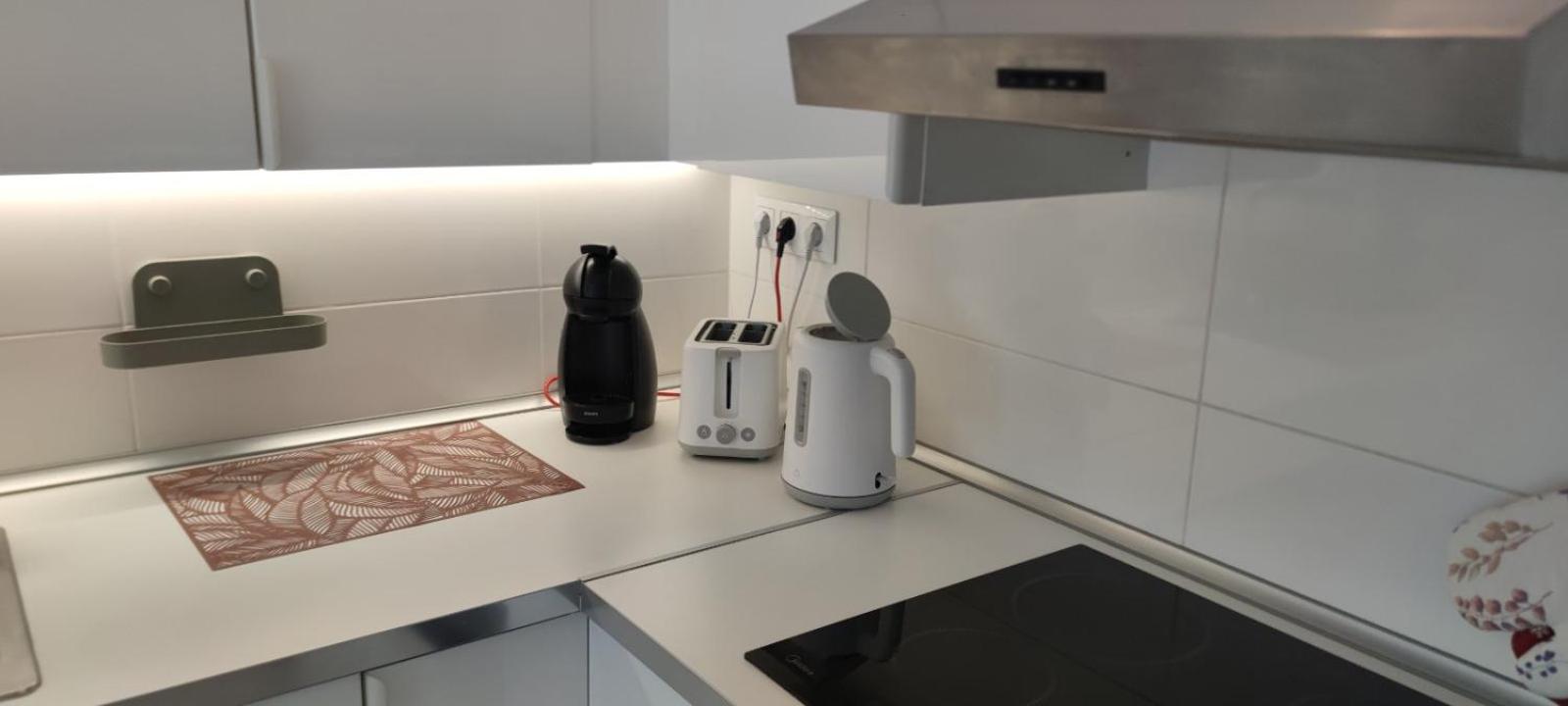 Duna Apartment, FreeGarage, 2Room, smartTV,Dishwasher,AC