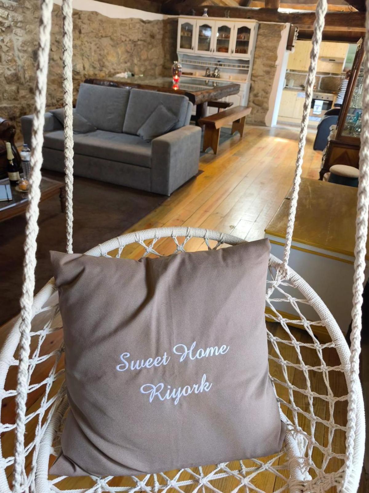 New Riyork Sweet Home