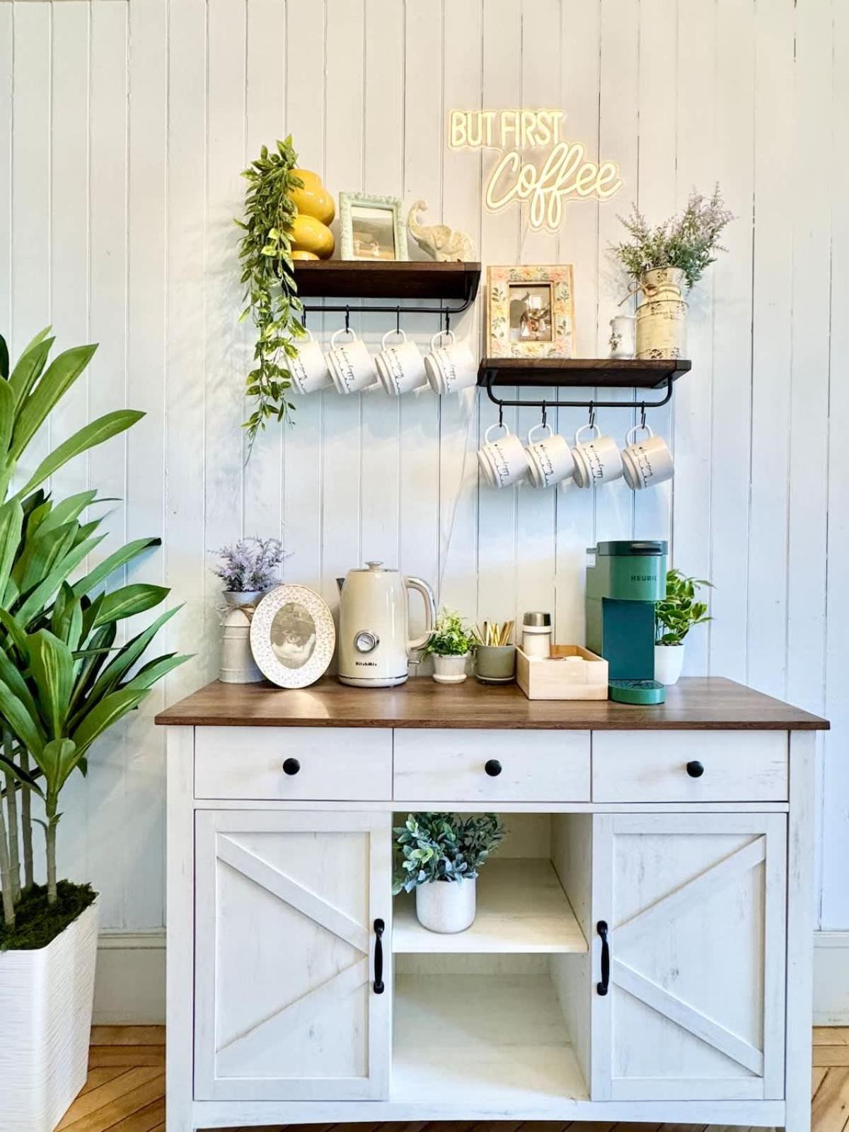 The Royal d'Antan 8 people Parking