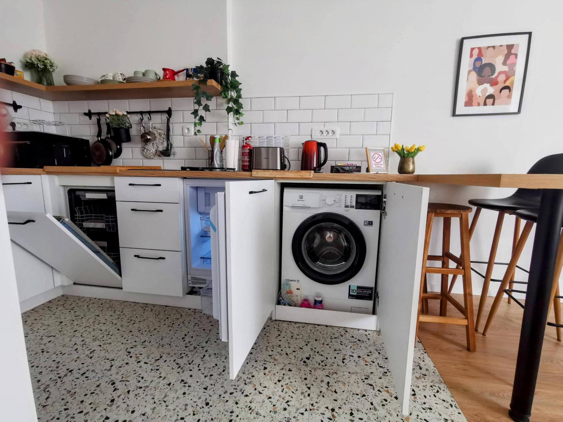 Kitchen or kitchenette