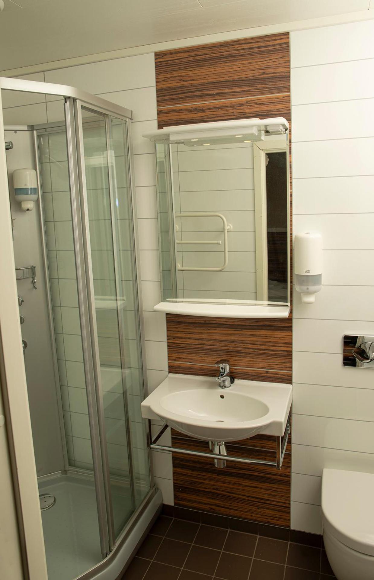 Ulvsvåg Gjestgiveri og Fjordcamping AS