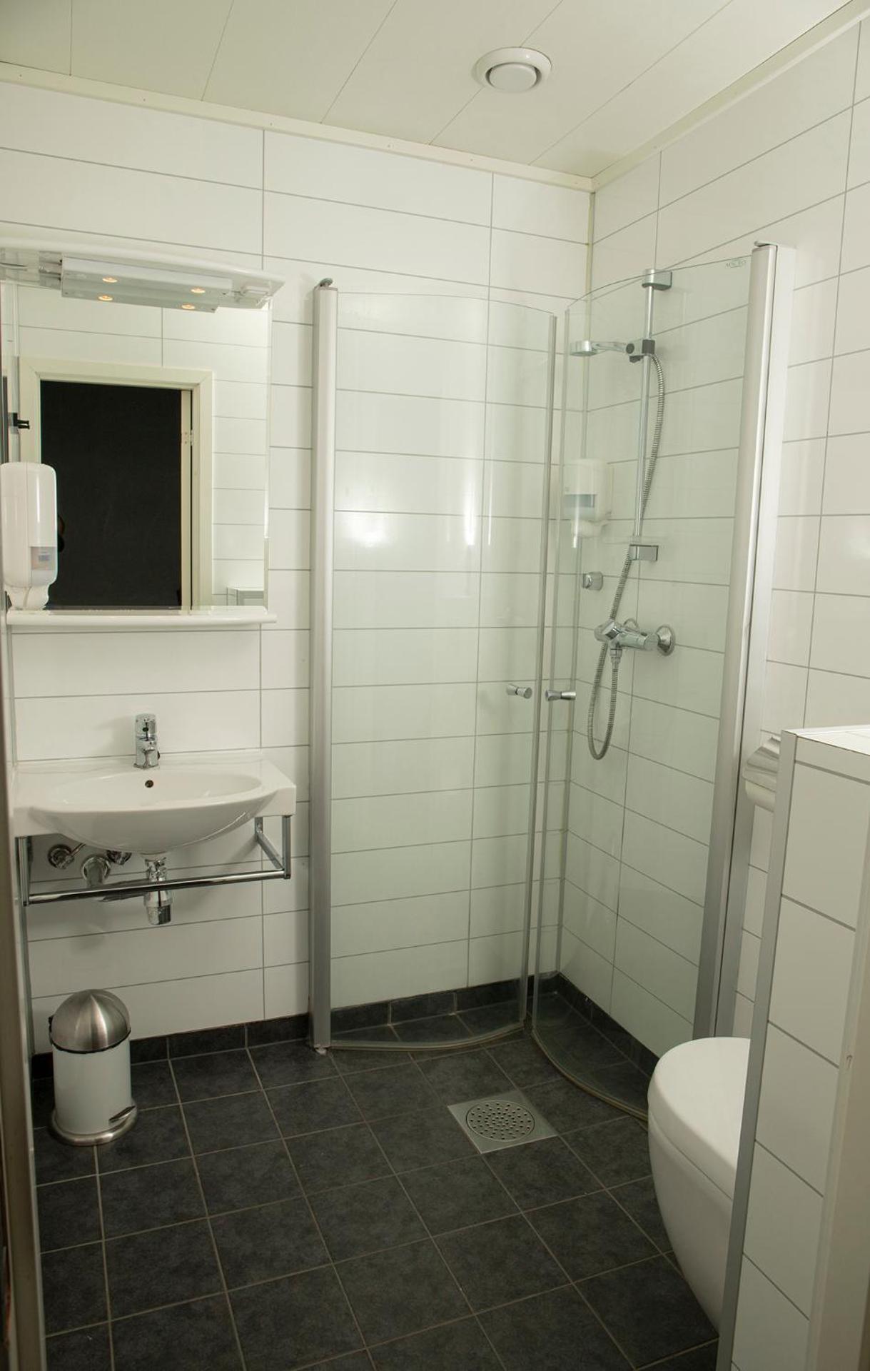 Ulvsvåg Gjestgiveri og Fjordcamping AS