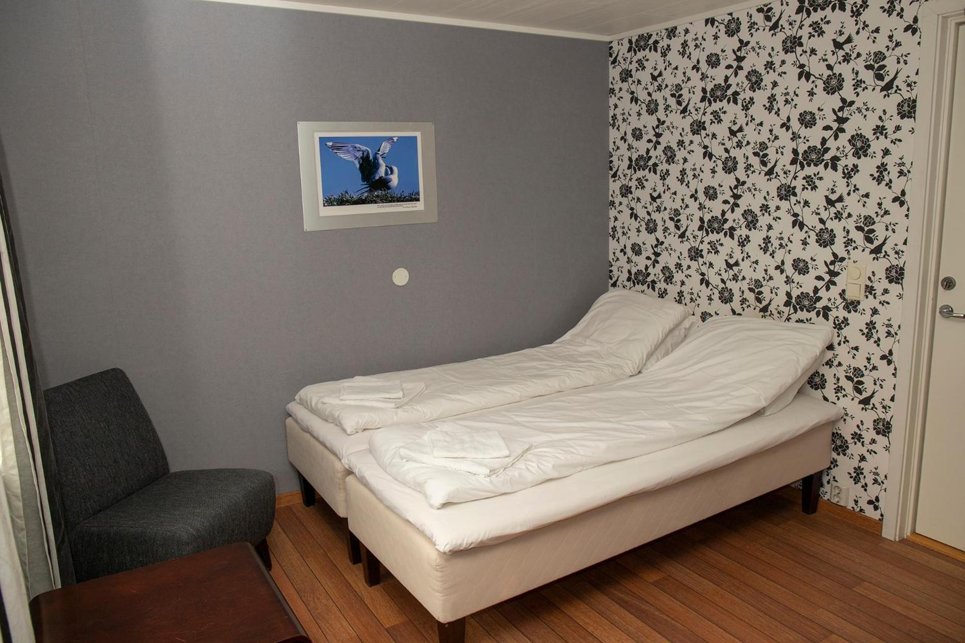 Ulvsvåg Gjestgiveri og Fjordcamping AS