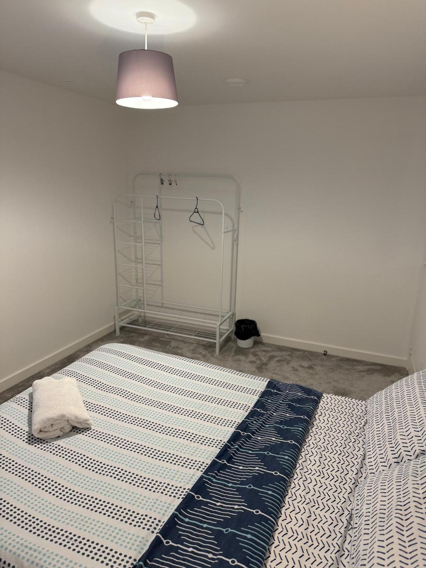 Large Room, 10 Min to Station