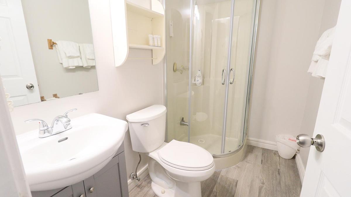 Algonquin Lakeside Inn