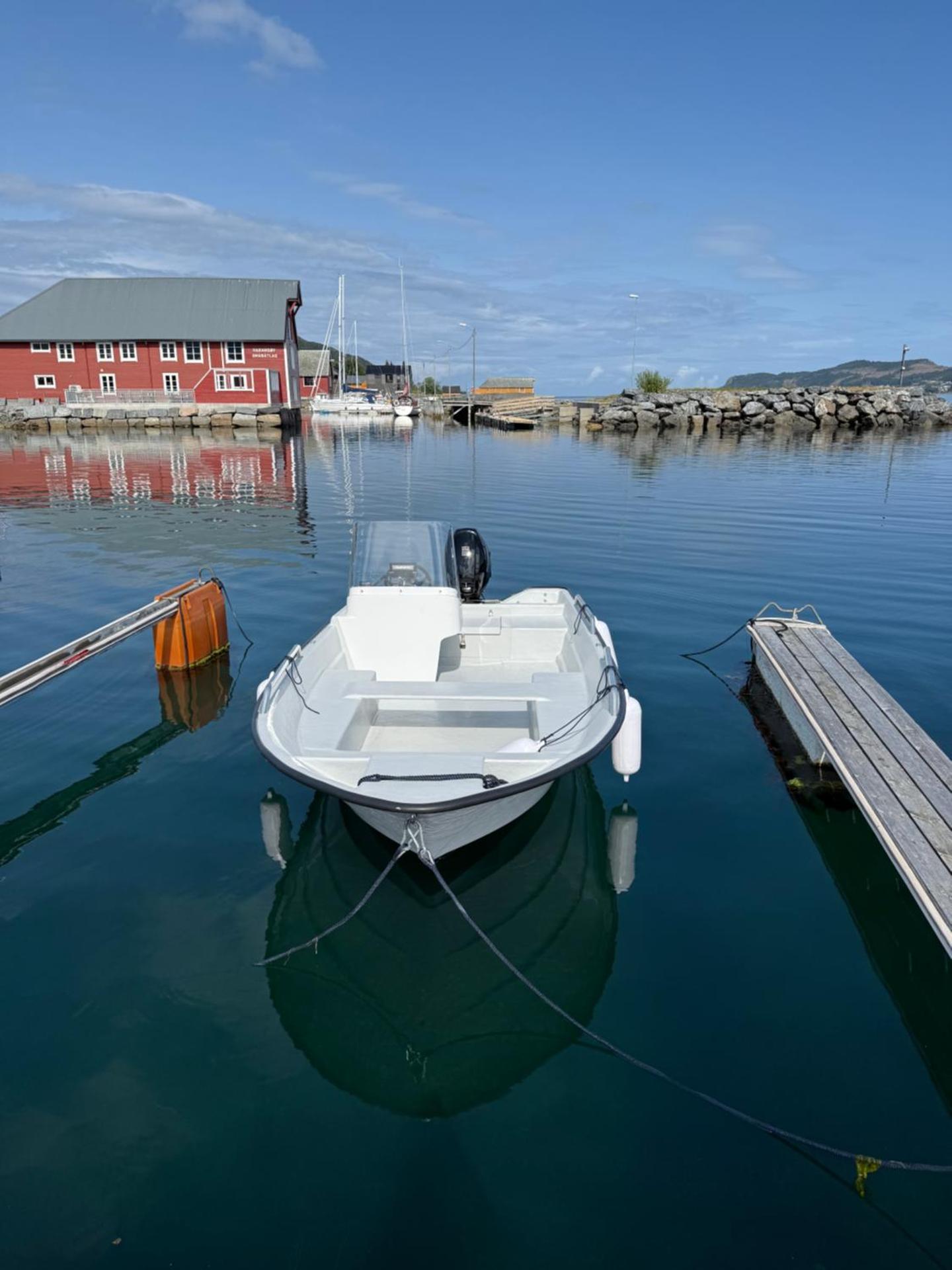 Sjønært feriehus, båt tilgjengelig for leie