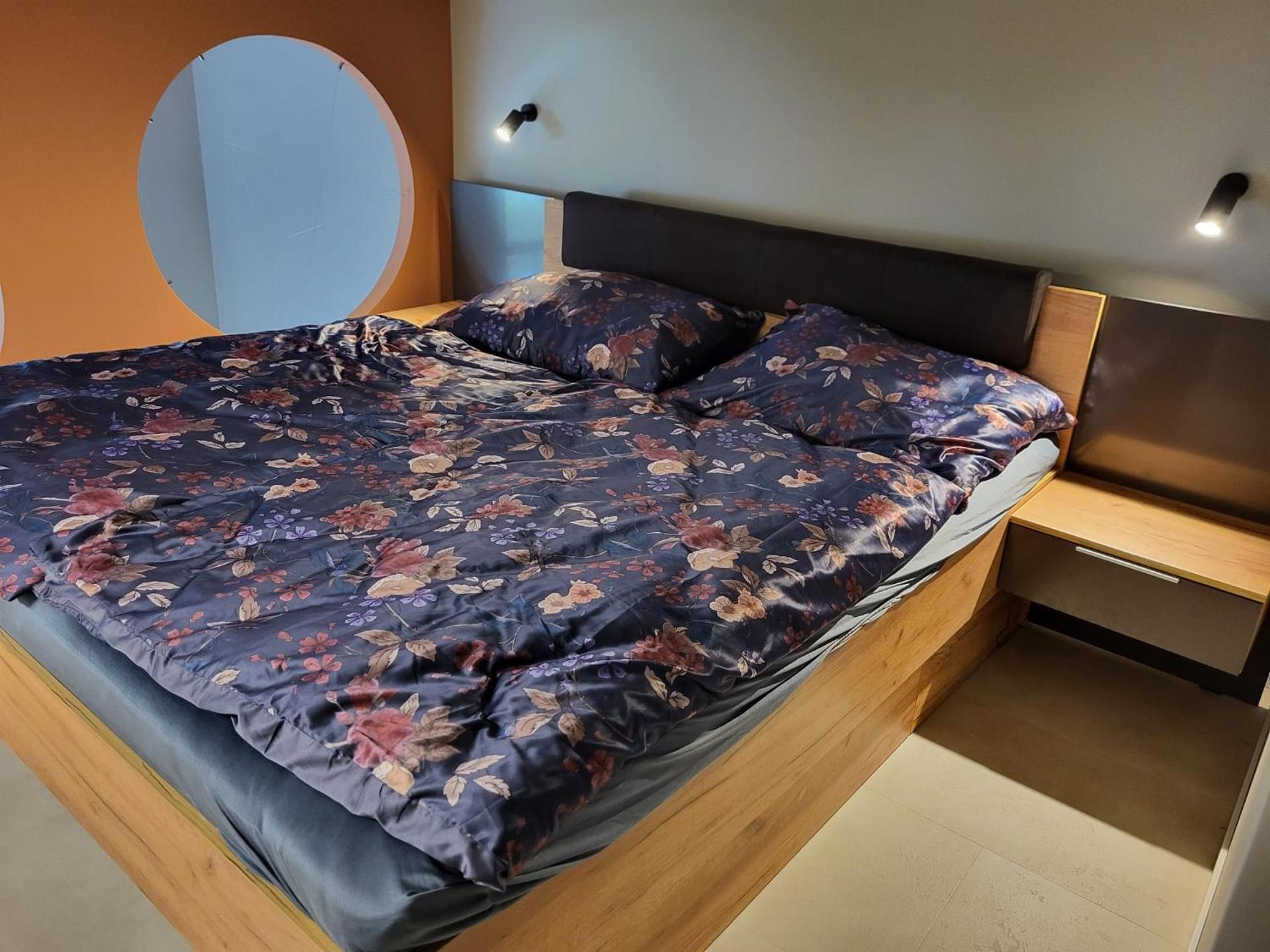 Beautiful Duplex 20 min from center