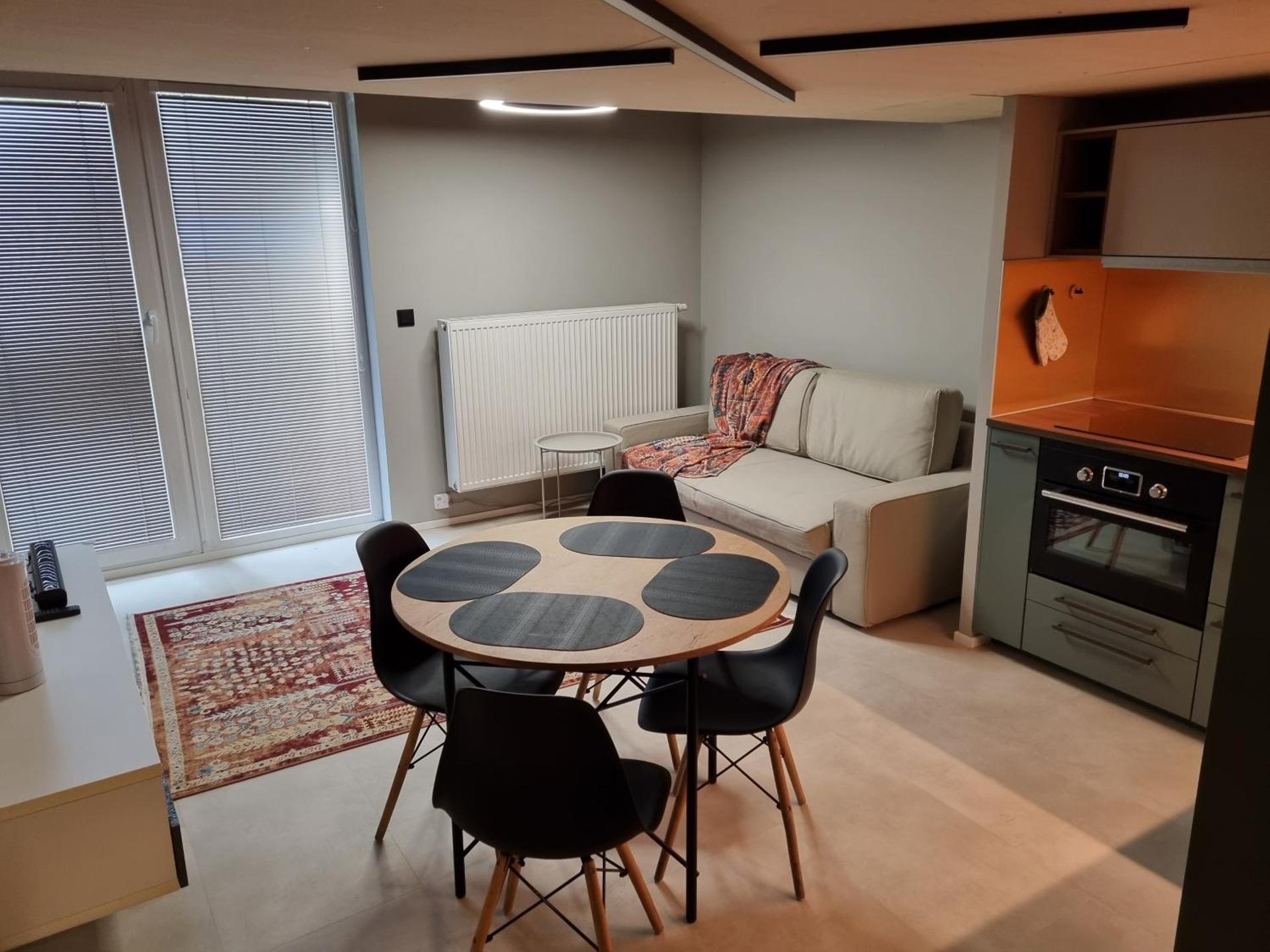 Beautiful Duplex 20 min from center