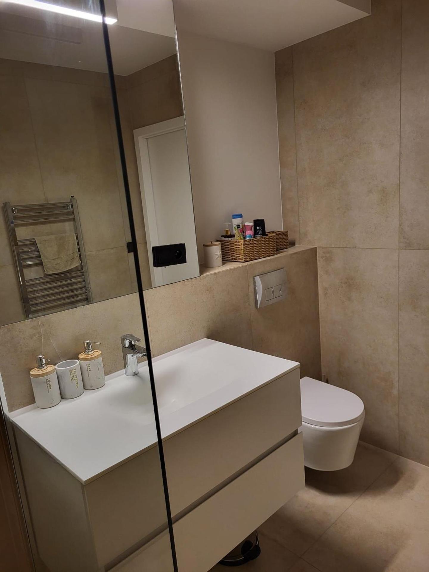 Beautiful Duplex 20 min from center