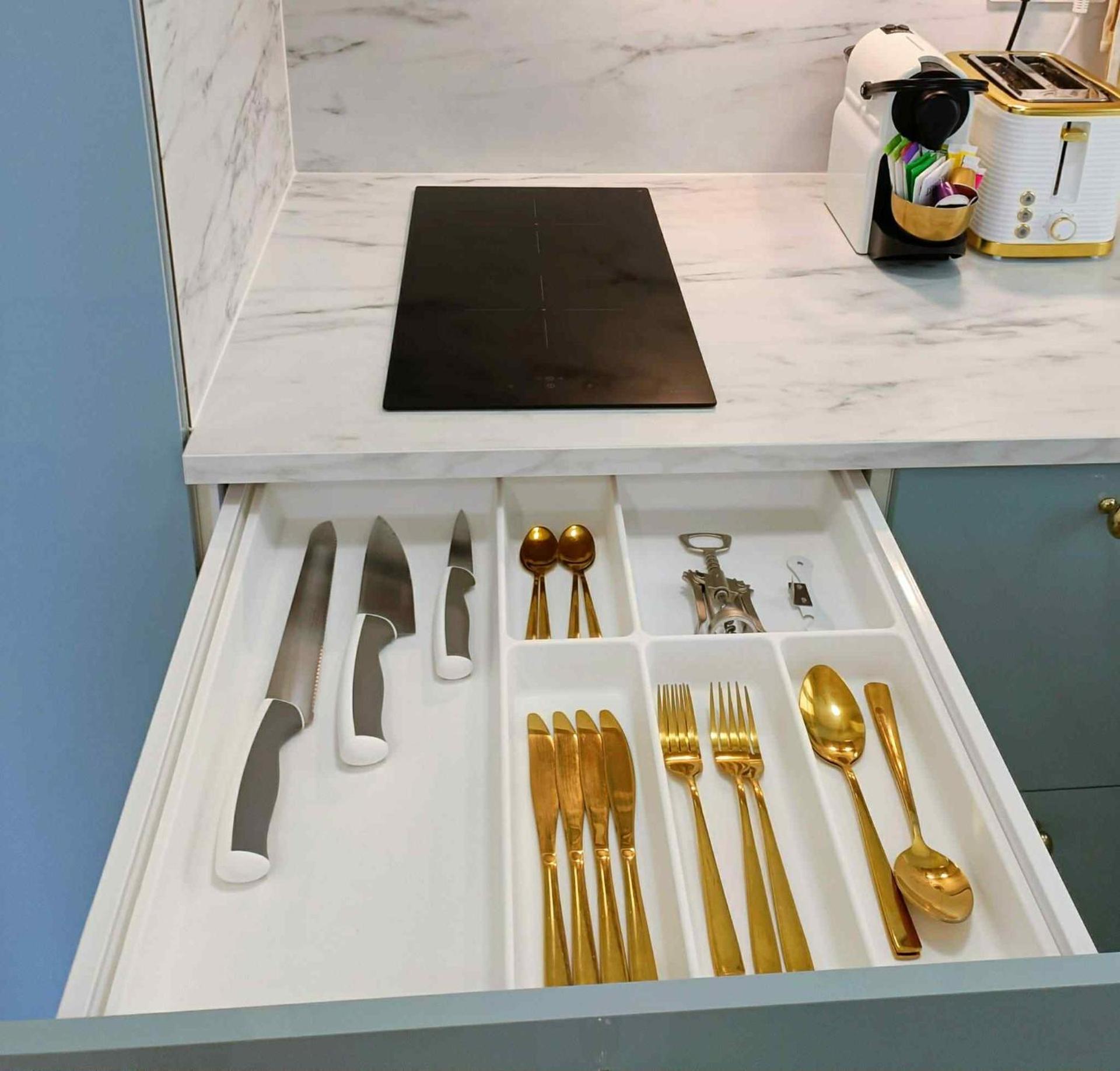 Au Petit Trianon Bleu