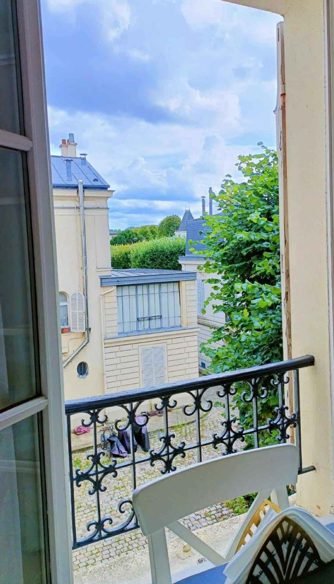 Au Petit Trianon Bleu