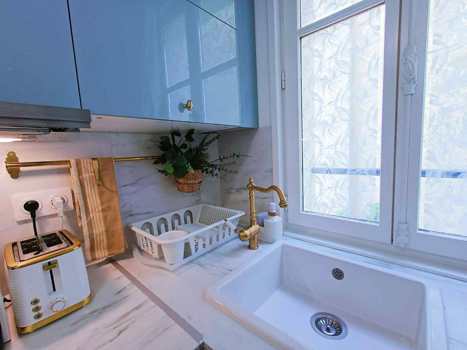 Au Petit Trianon Bleu