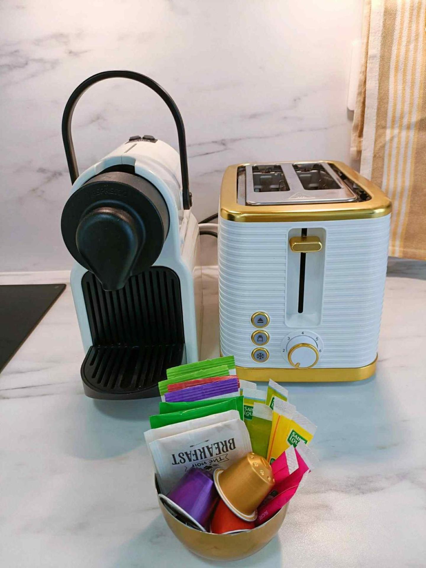 Au Petit Trianon Bleu