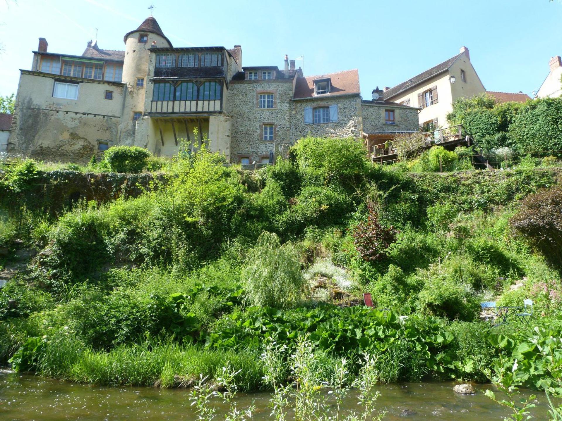 Chalet en pleine nature à Orsennes avec étang à proximité, idéal pour 6 personnes et animaux admis - FR-1-591-170