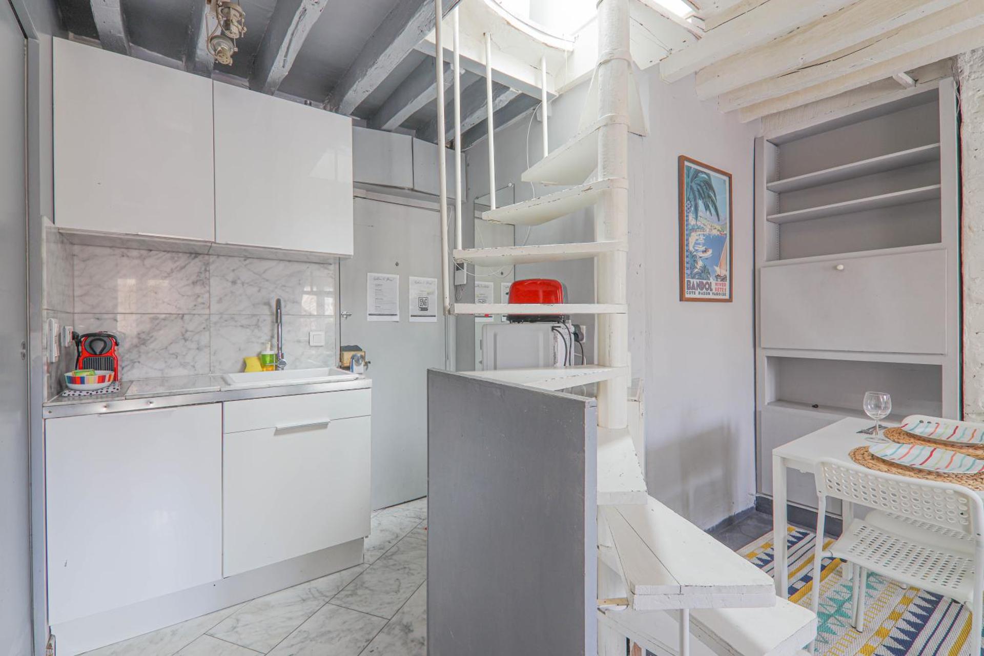 Kitchen or kitchenette