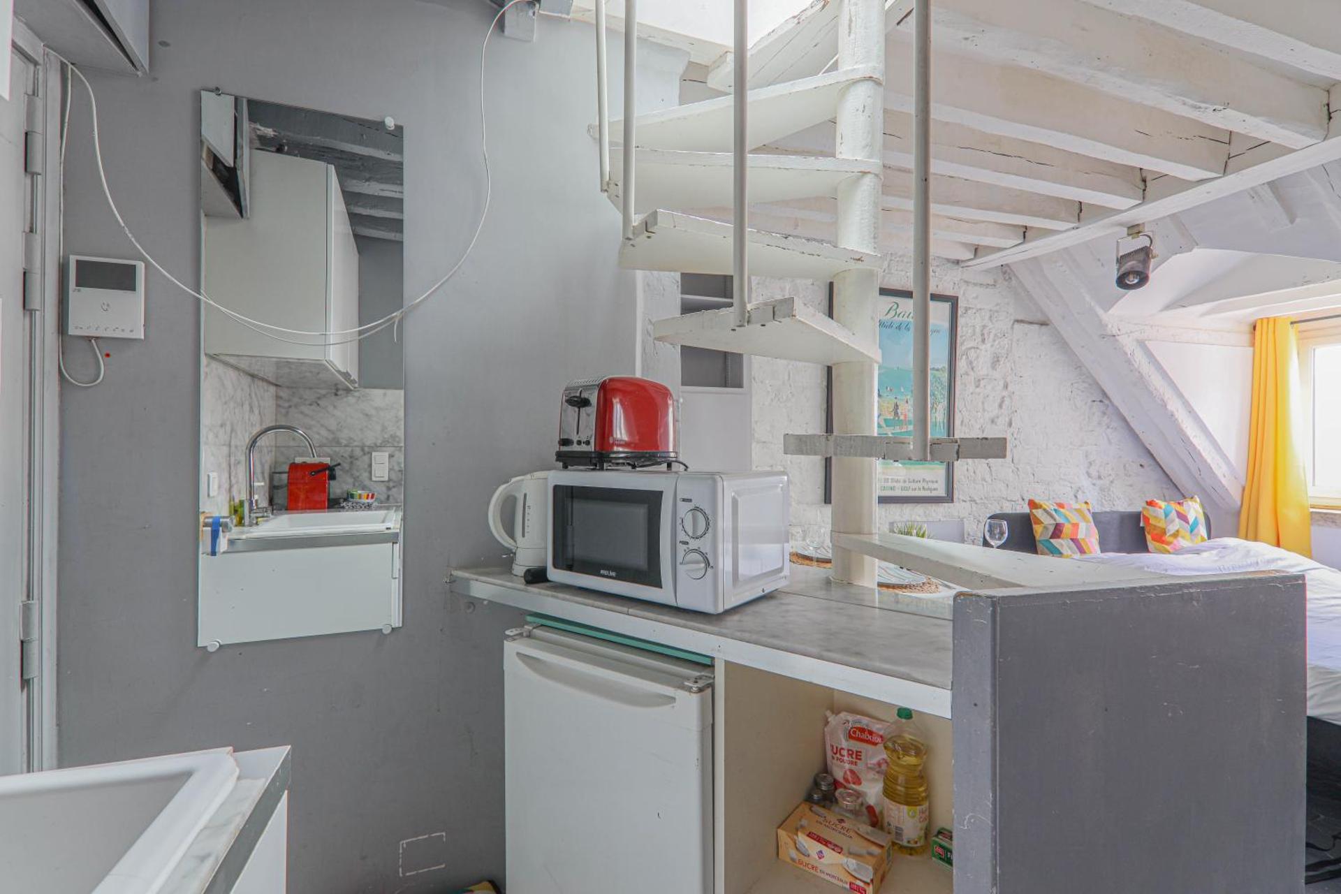 Kitchen or kitchenette