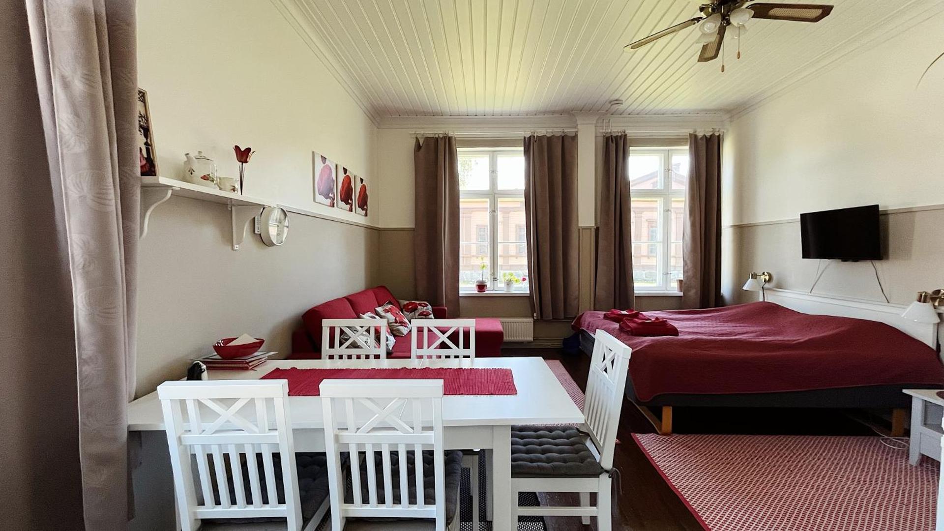 Communal lounge/ TV room