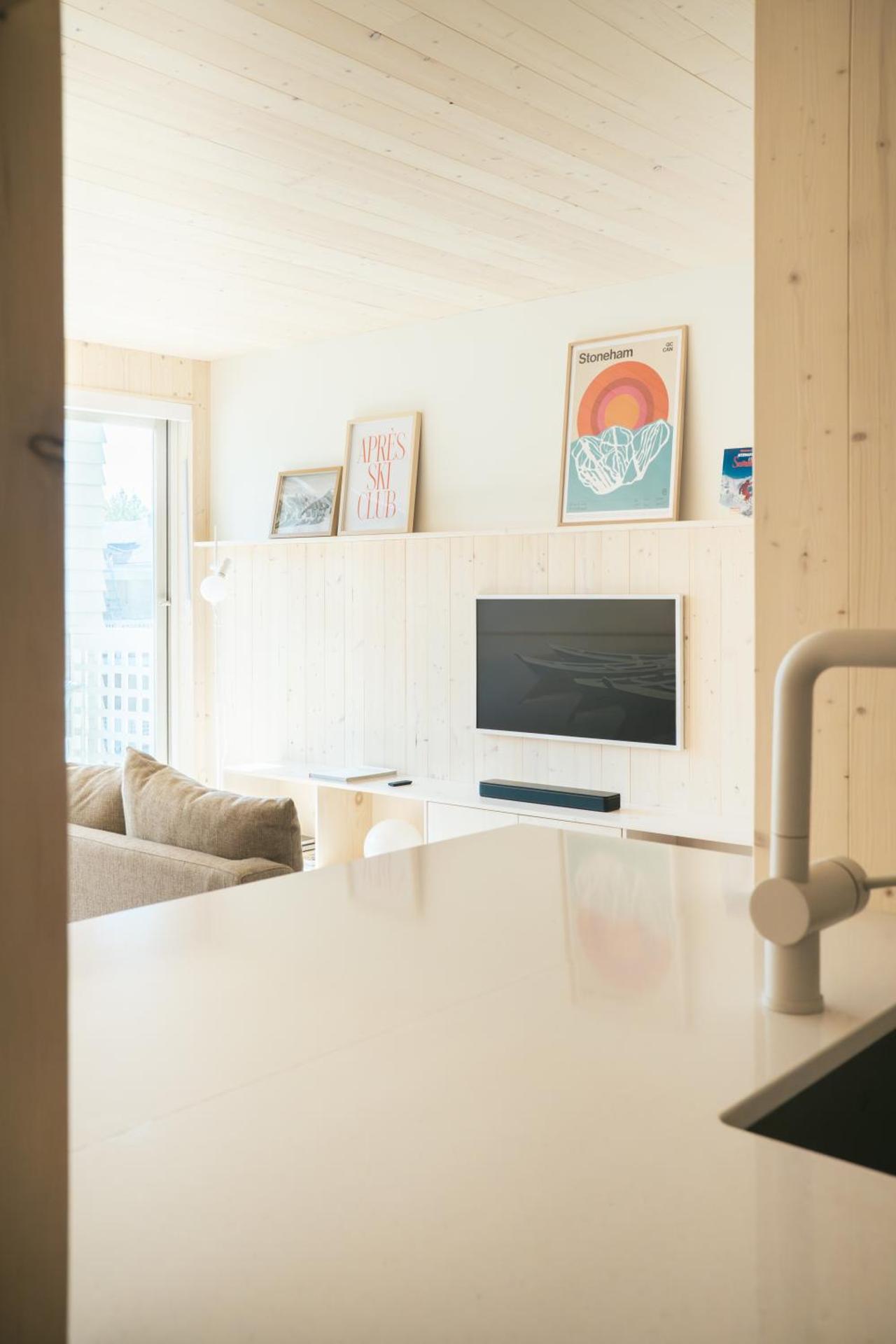 Communal lounge/ TV room