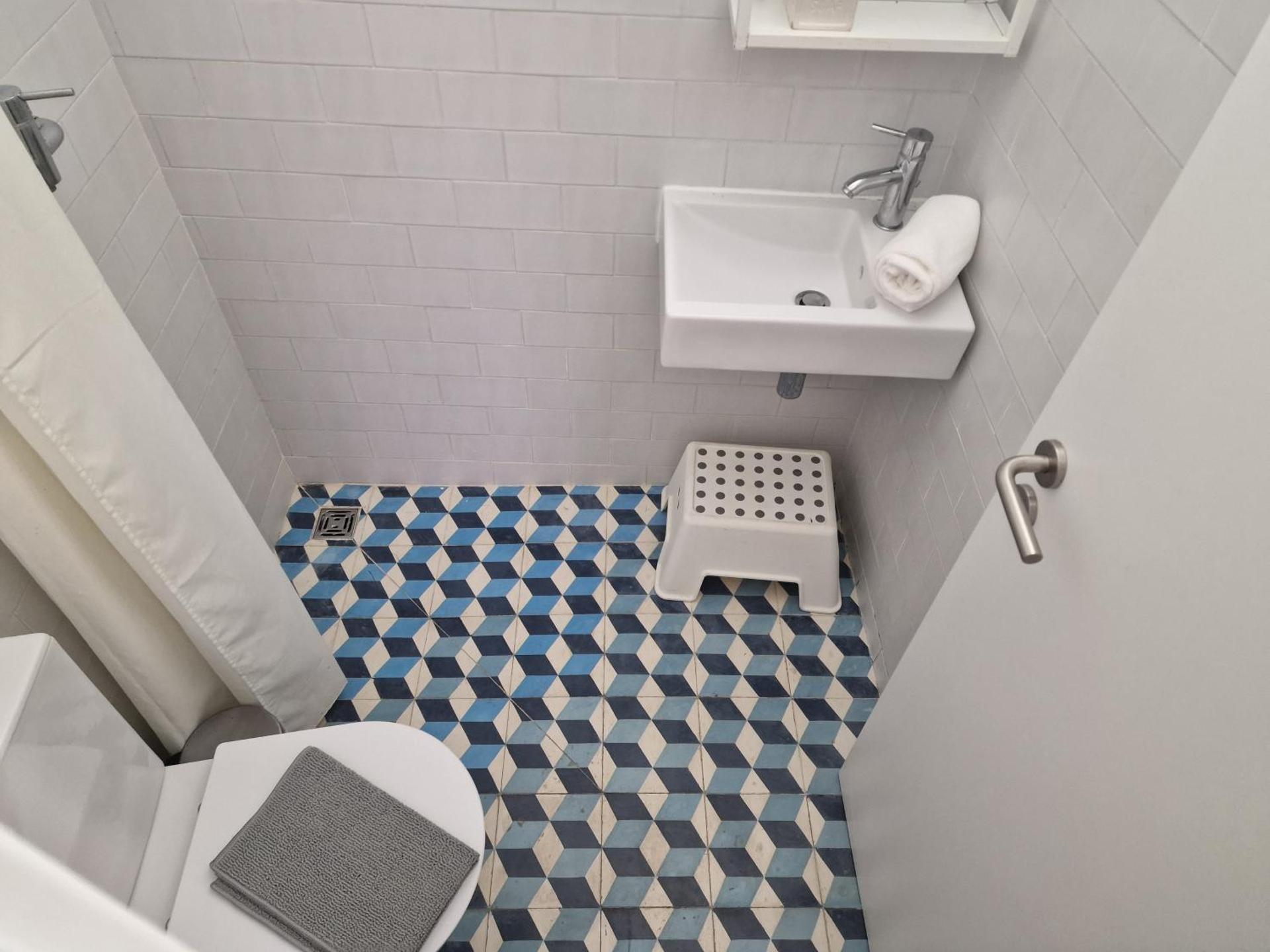 Classic Lisbon Homes: Bright & Central in Belém