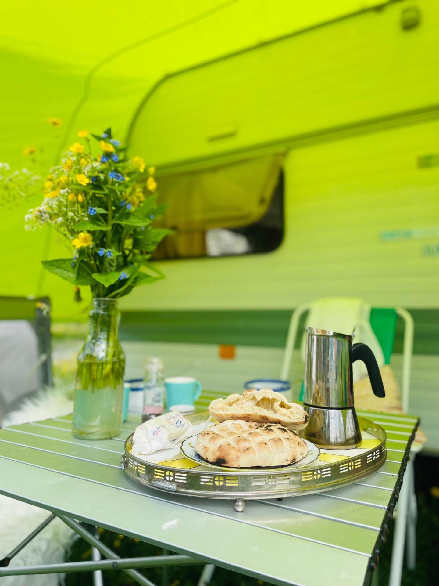 Cute little caravan for 2 in old orchard