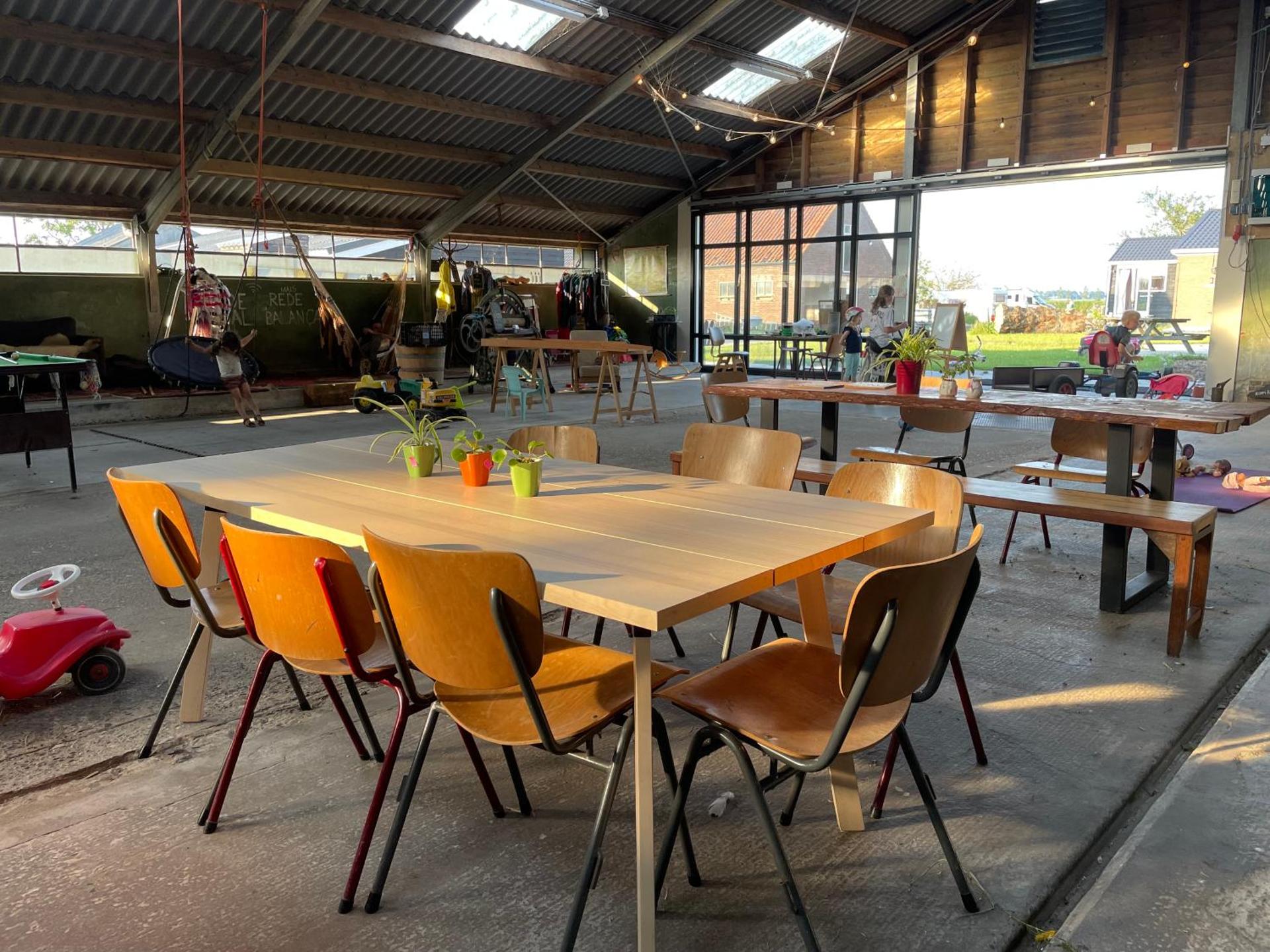 Cute little caravan for 2 in old orchard